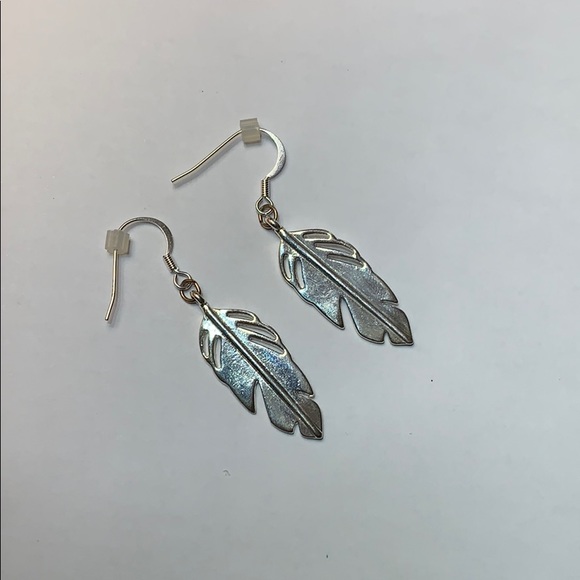 🎈Silver Feather Drop Earrings - Picture 3 of 4